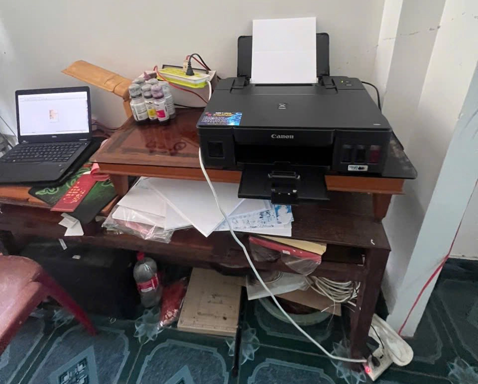 Bản in bị lem mực và nên giấy bị bẩn