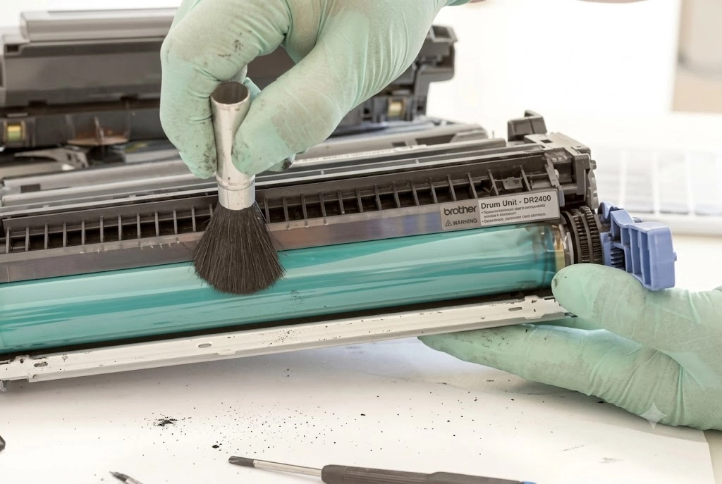 Vệ sinh cẩn thận cụm trống máy in laser