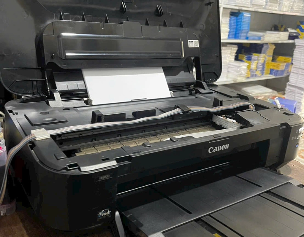 Các linh kiện bên trong thiết bị máy in bị ăn mòn