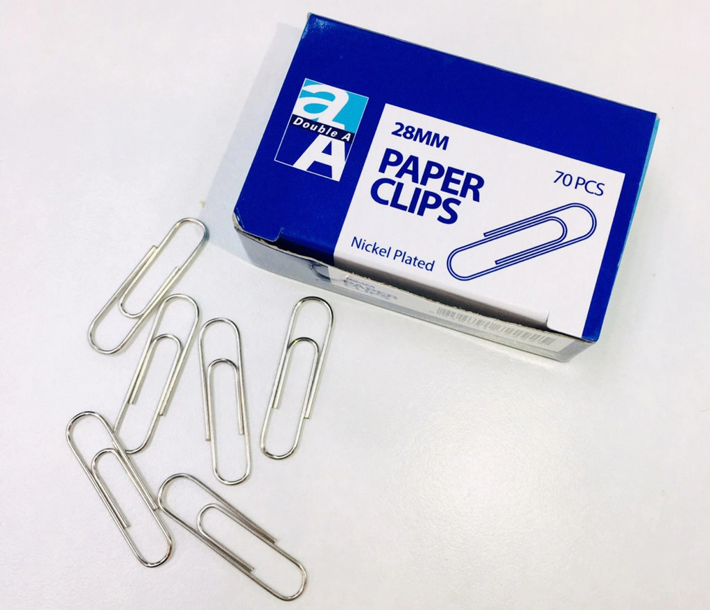 Luôn đảm bảo đã gỡ ghim, kẹp khi đưa giấy vào máy